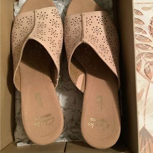 NIB Clarks Wedged Sandals NIB